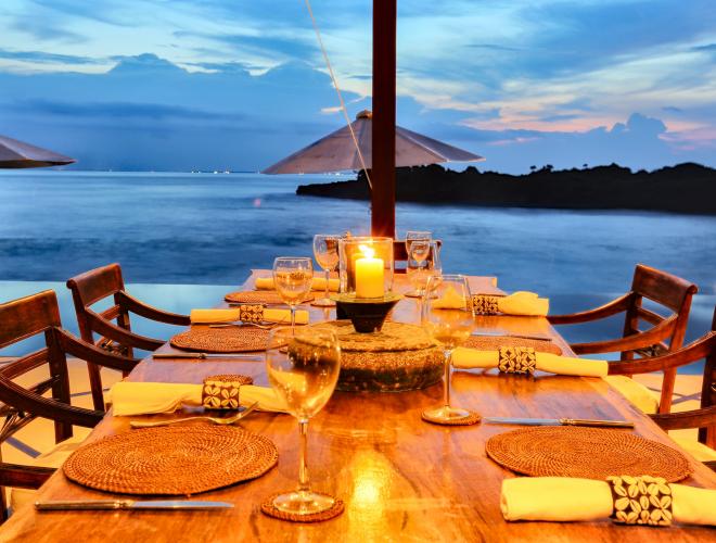 DINING AREA OPEN TO THE SPECTACULAR VIEW