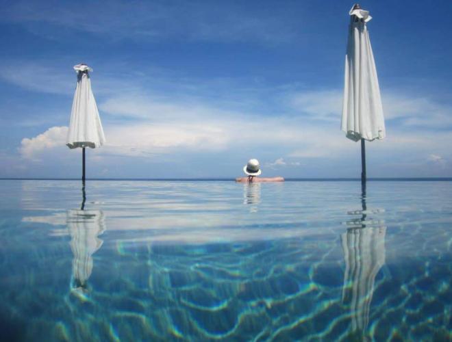 THE INFINITY POOL WITH SPECTACULAR OCEAN VIEW 