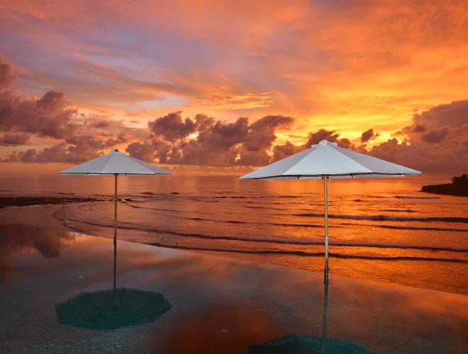 GLORIOUS TROPICAL SUNSET FROM THE SPECTACULAR INFINITY POOL