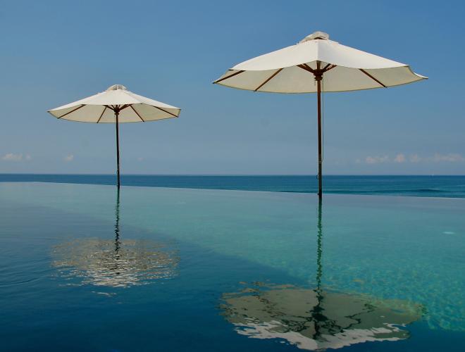 THE INFINITY POOL WITH SPECTACULAR OCEAN VIEW 