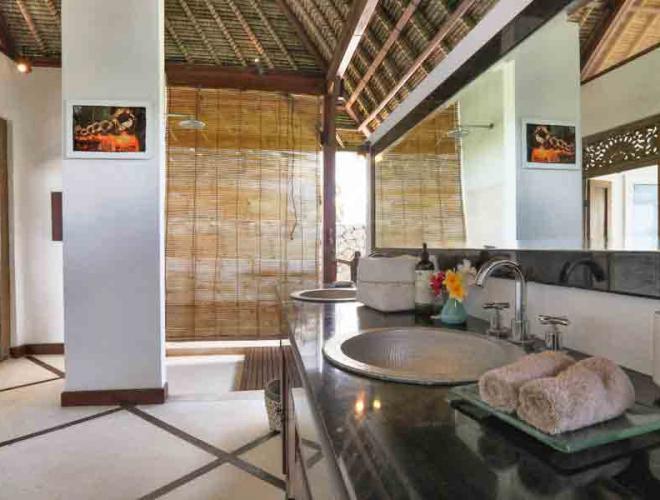 SPACIOUS PRIVATE ENSUITE BATHROOMS ARE EQUIPPED WITH QUALITY PERSONAL PRODUCTS